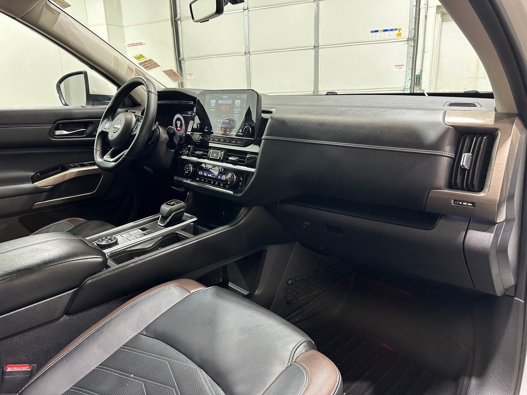 2023 Nissan Pathfinder Platinum photo 26