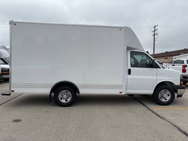 2025 Chevrolet Express Cutaway 3500 photo 4