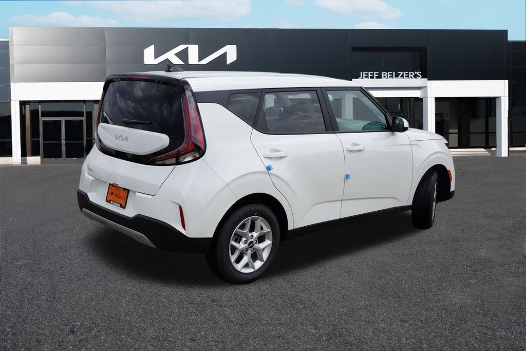 2025 Kia Soul LX photo 2
