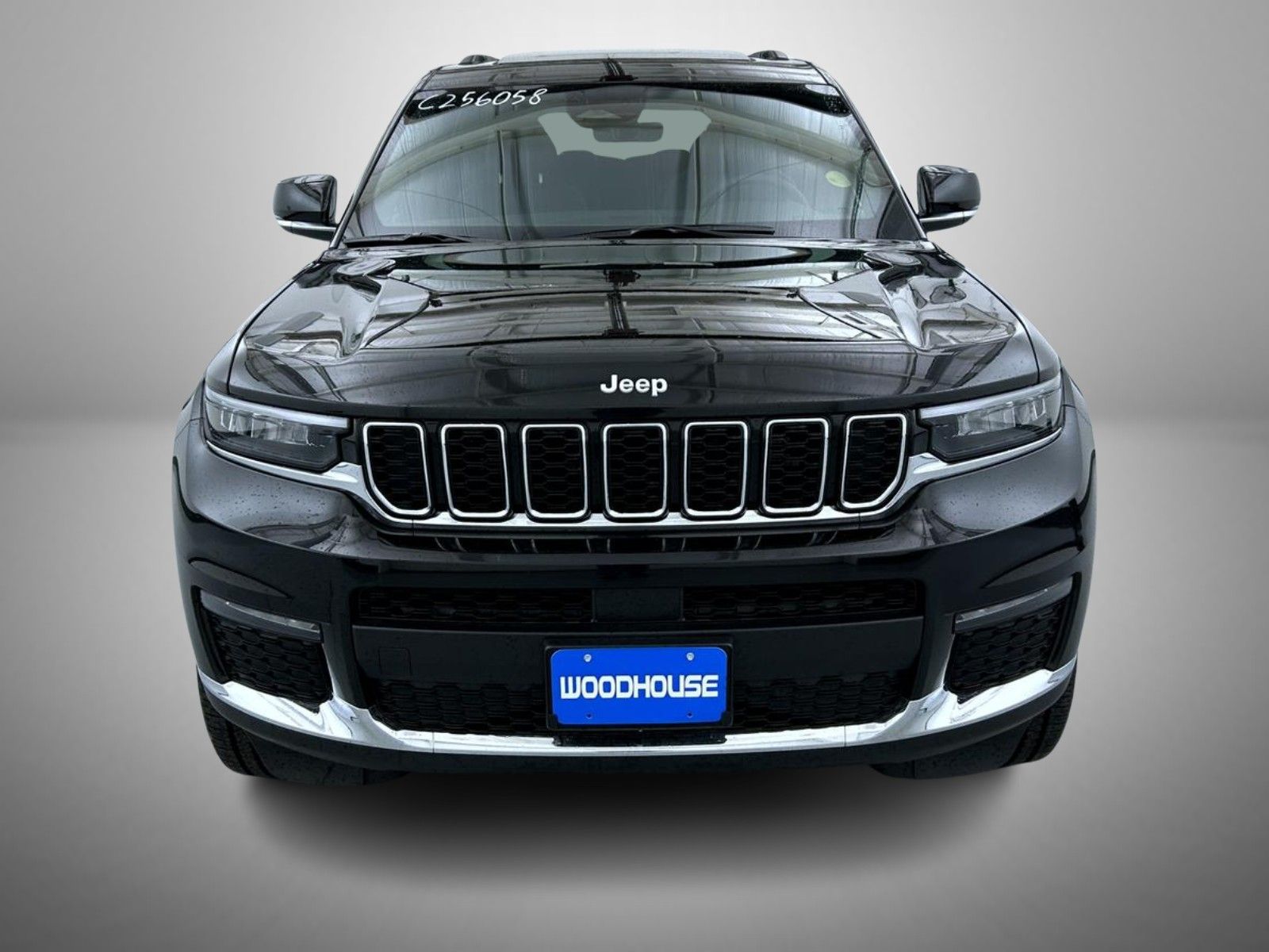 2025 Jeep Grand Cherokee Limited photo 2