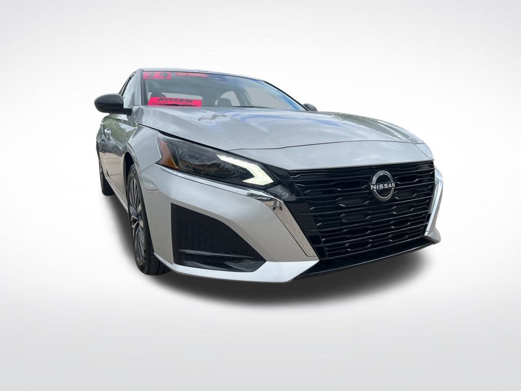 2024 Nissan Altima 2.5 SV photo 3