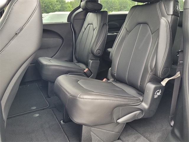 2025 Chrysler Voyager LX photo 5
