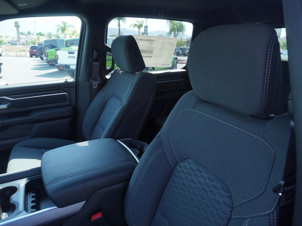 New 2026 Granite Crystal Metallic Clear-Coat Exterior Paint RAM Big Horn Sport Appearance Edition image 20