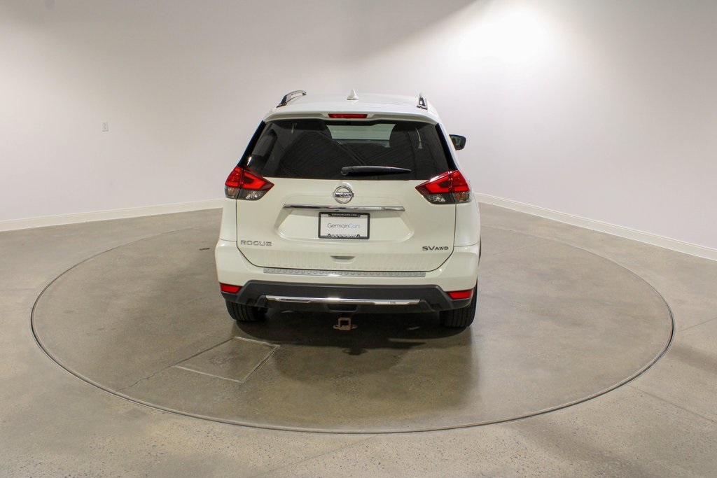 2017 Nissan Rogue SV photo 3