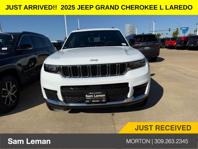 2025 Jeep Grand Cherokee Laredo X photo 2