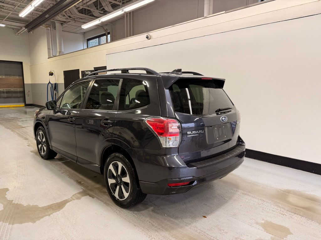 2017 Subaru Forester Premium photo 3