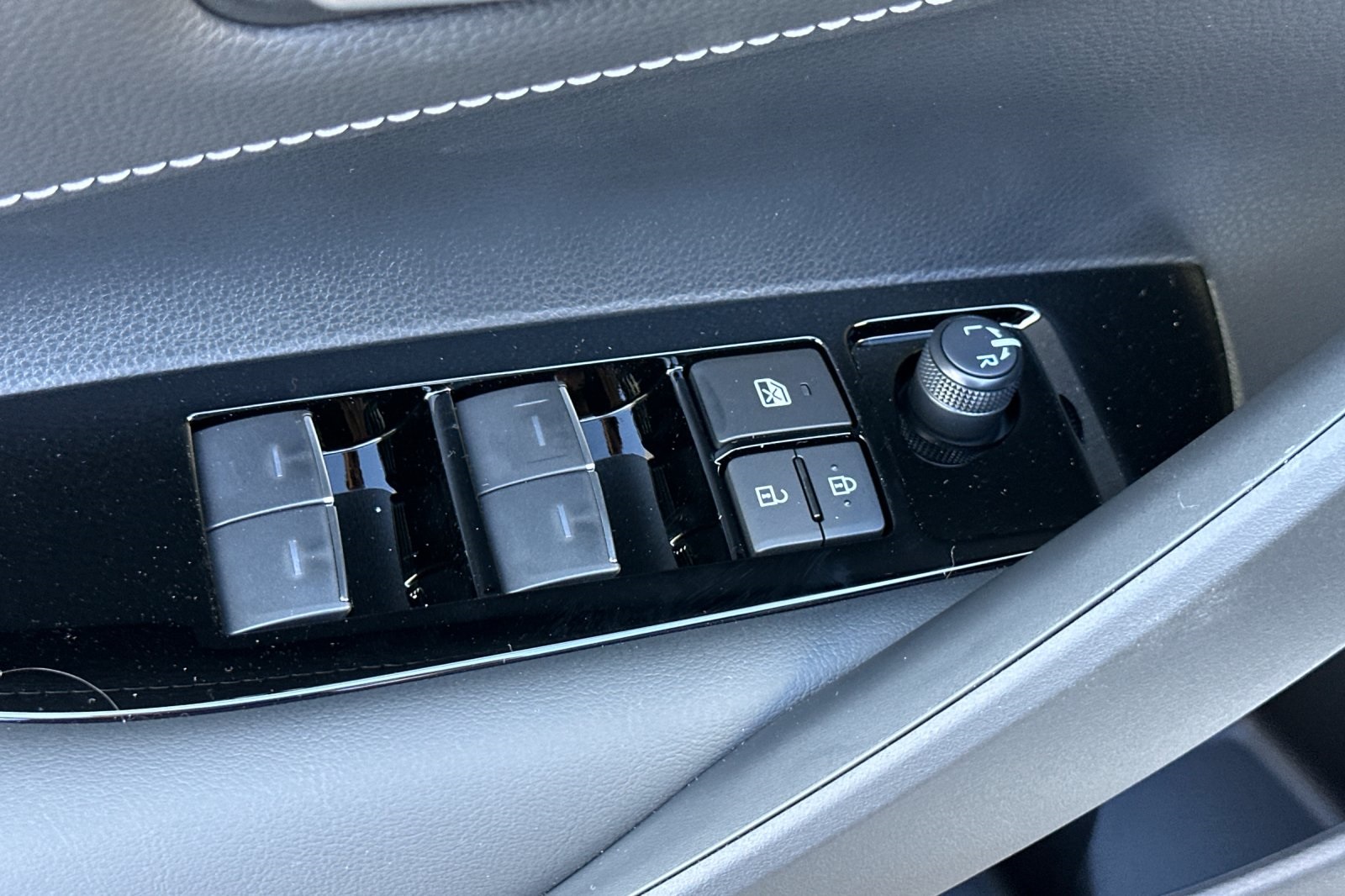 2025 Toyota Corolla SE photo 12