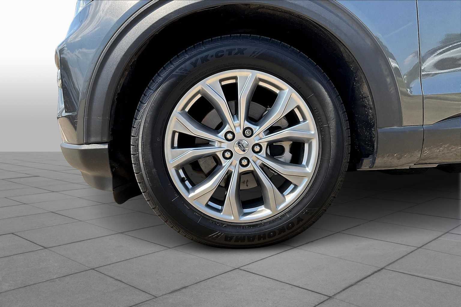 2020 Ford Explorer XLT photo 9
