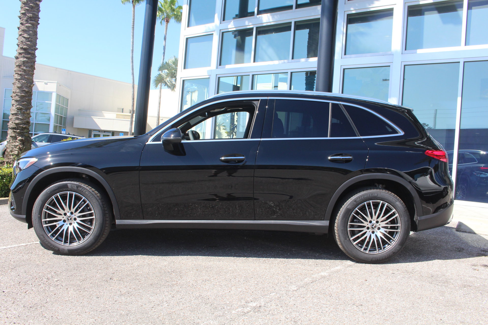 2026 Mercedes Benz GLC 300 4MATIC photo 3