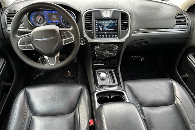 2023 Chrysler 300 Touring L photo 13