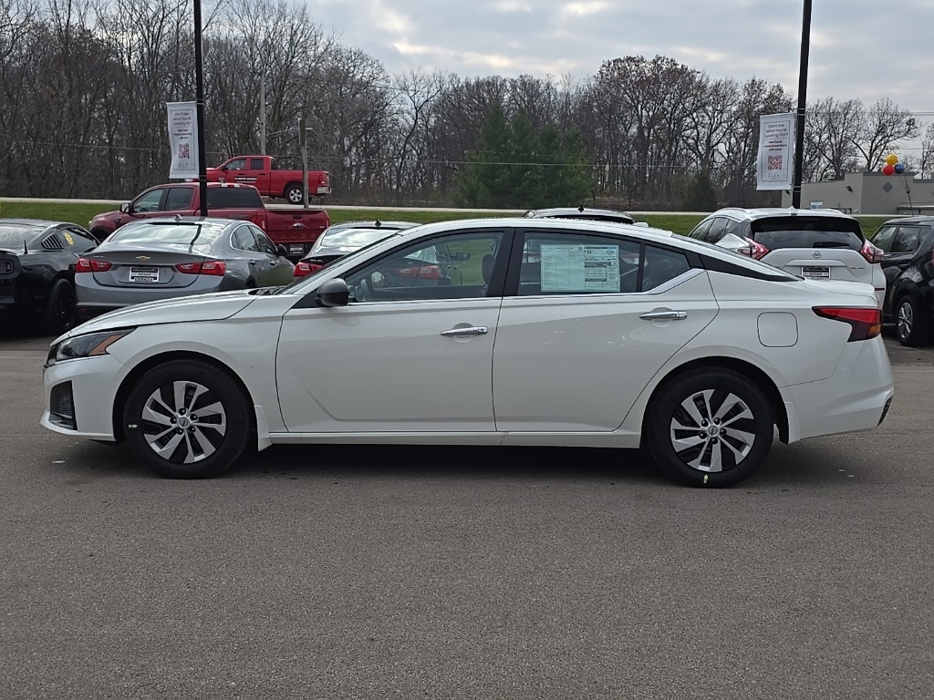 2025 Nissan Altima S photo 3