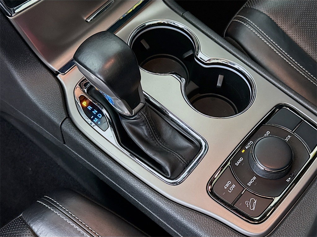 2021 Jeep Grand Cherokee Anniversary Edition photo 16