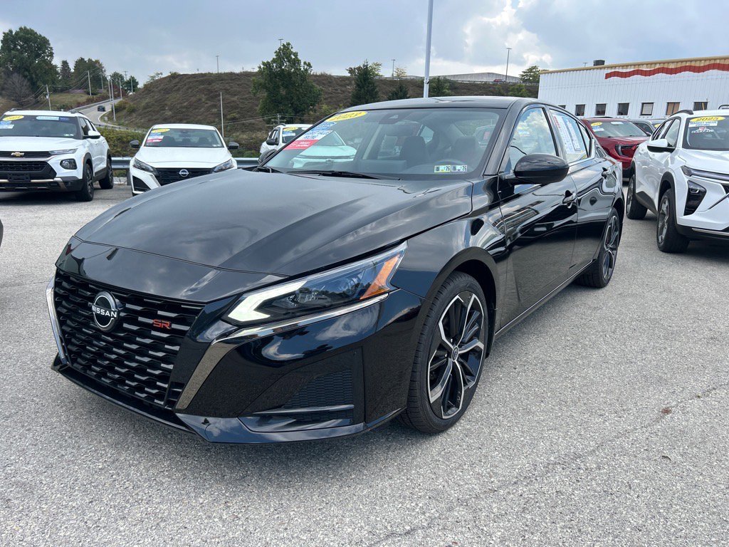 2023 Nissan Altima 2.5 SR photo 7