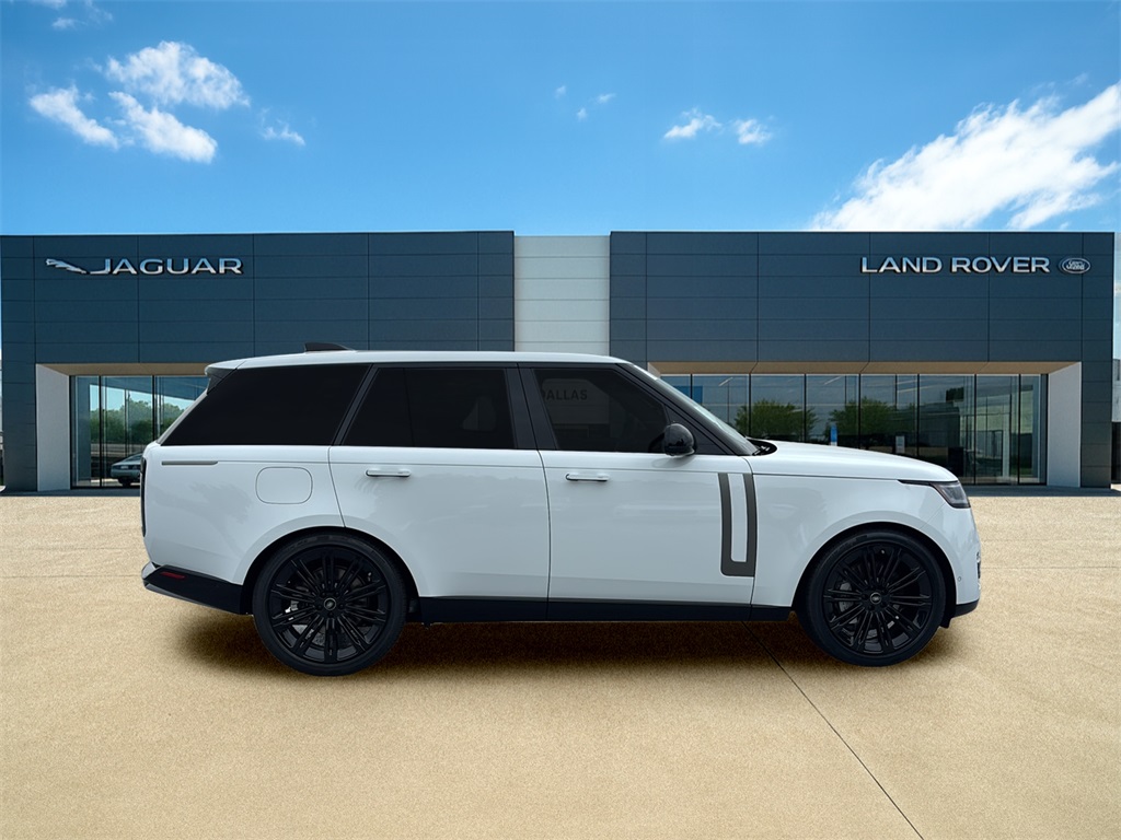 2025 Land Rover Range Rover SE photo 3