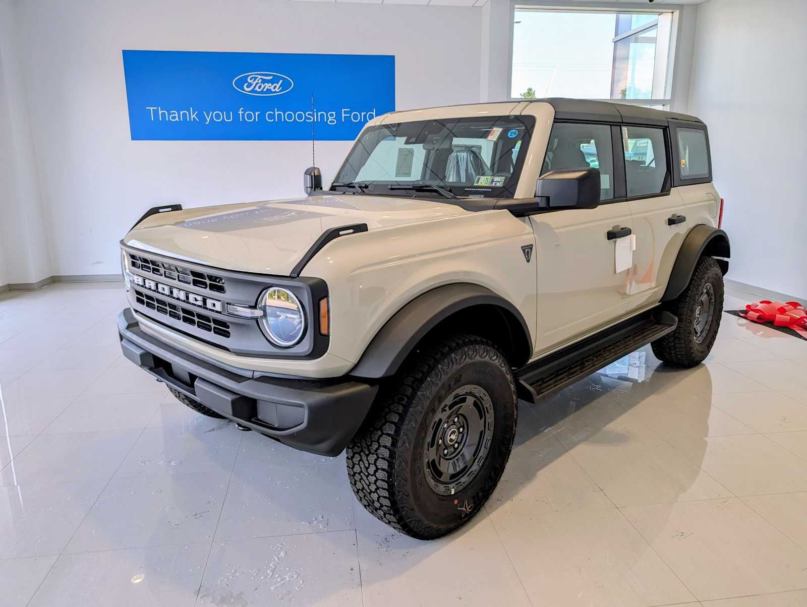 2025 Ford Bronco 4-Door Base's photo