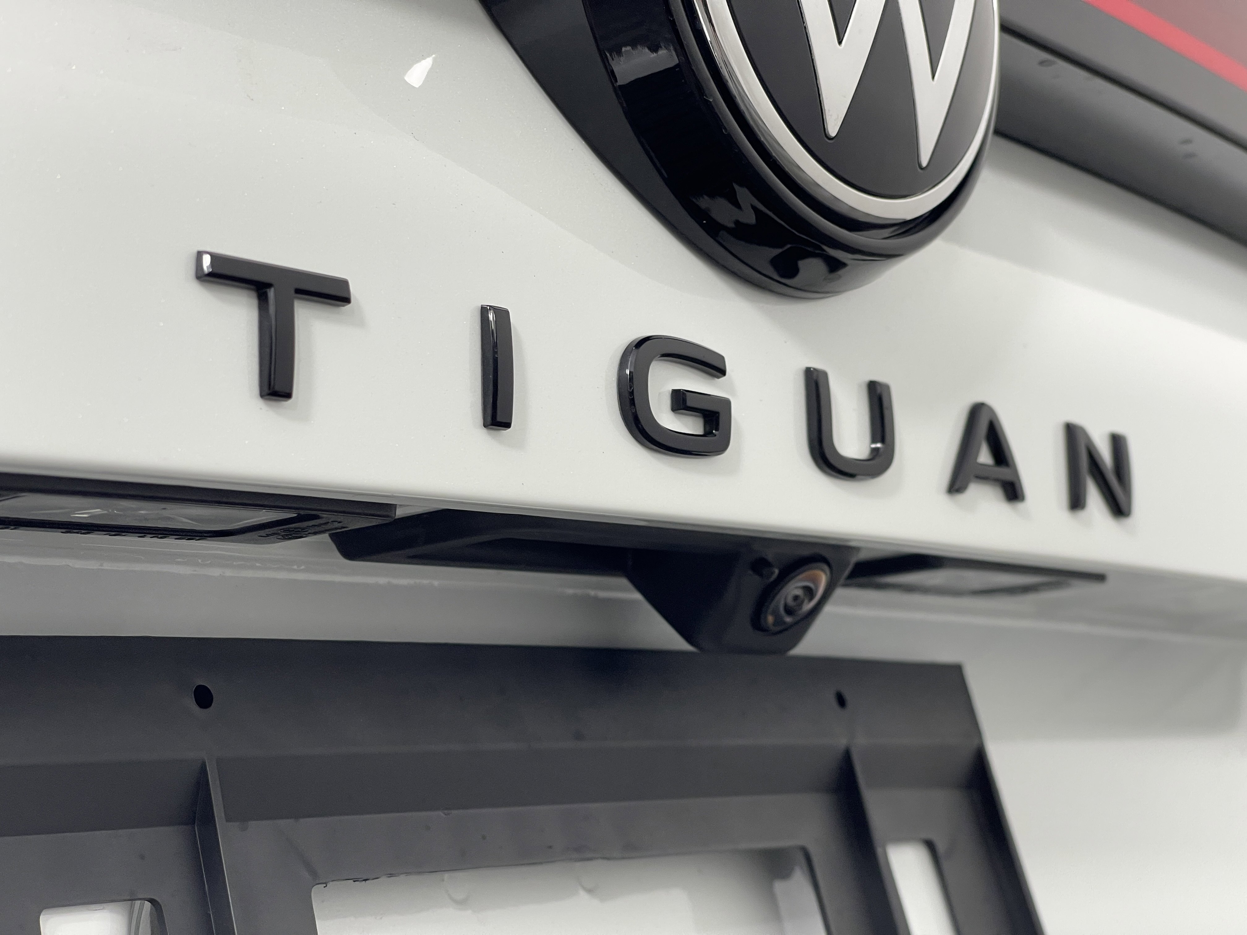 2025 Volkswagen Tiguan SE R-Line Black photo 4