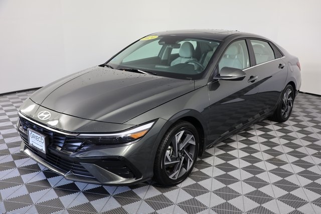 2024 Hyundai Elantra Hybrid Limited photo 4