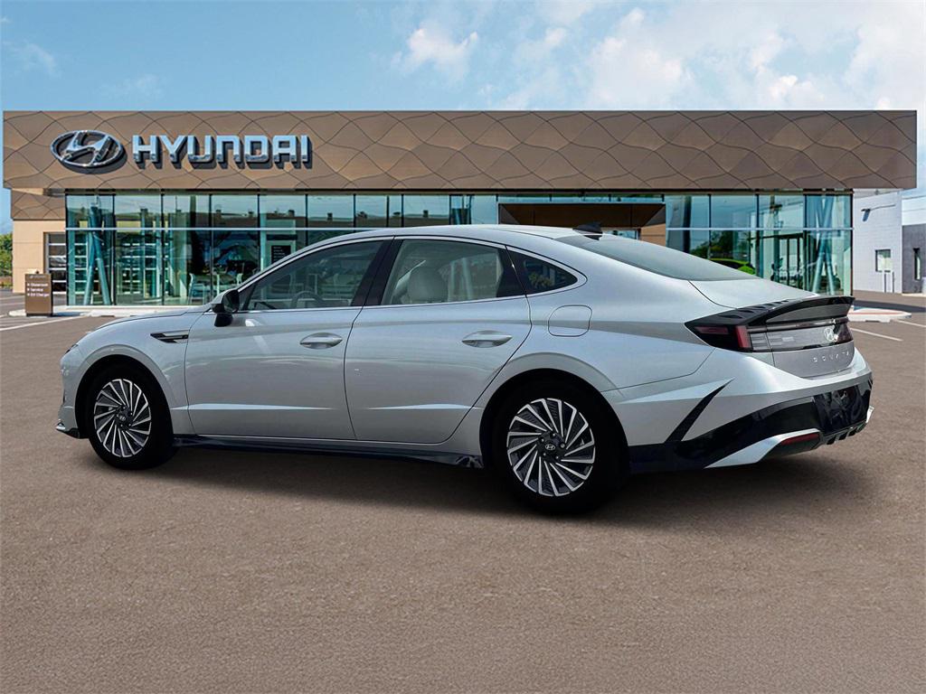 2025 Hyundai Sonata Hybrid Limited photo 4