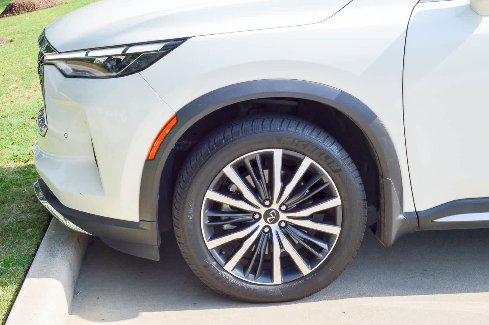 2022 Infiniti QX60 Sensory photo 7