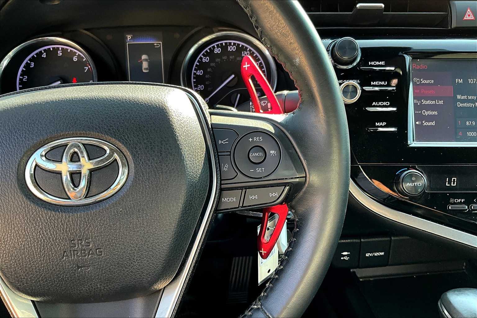 2019 Toyota Camry SE photo 22