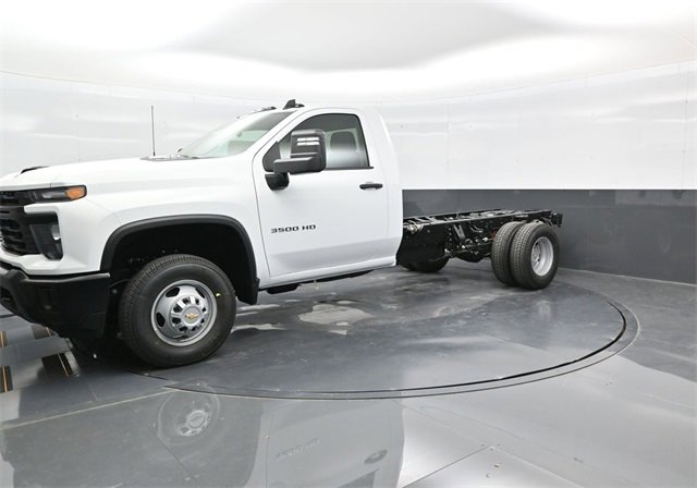 2026 Chevrolet Silverado 3500HD Work Truck photo 2
