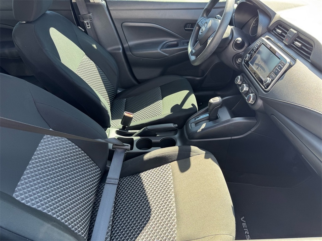 2024 Nissan Versa 1.6 S photo 3