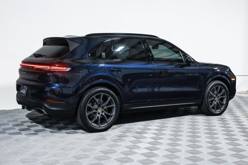 2024 Porsche Cayenne Base photo 4