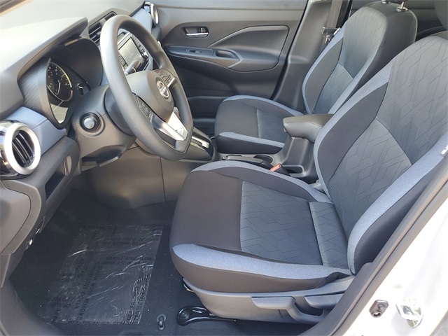 2025 Nissan Versa 1.6 SV photo 10