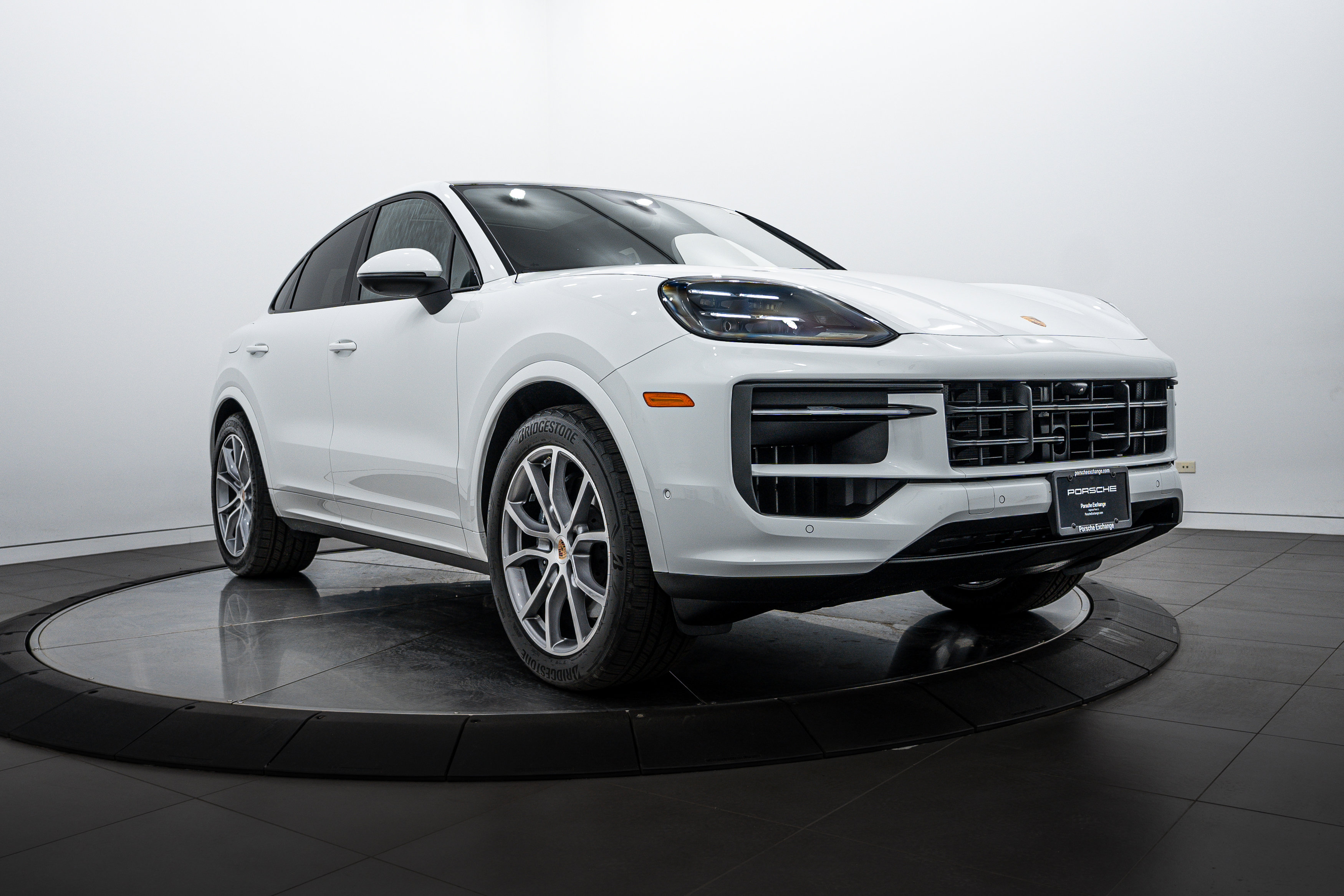 2025 Porsche Cayenne photo 8
