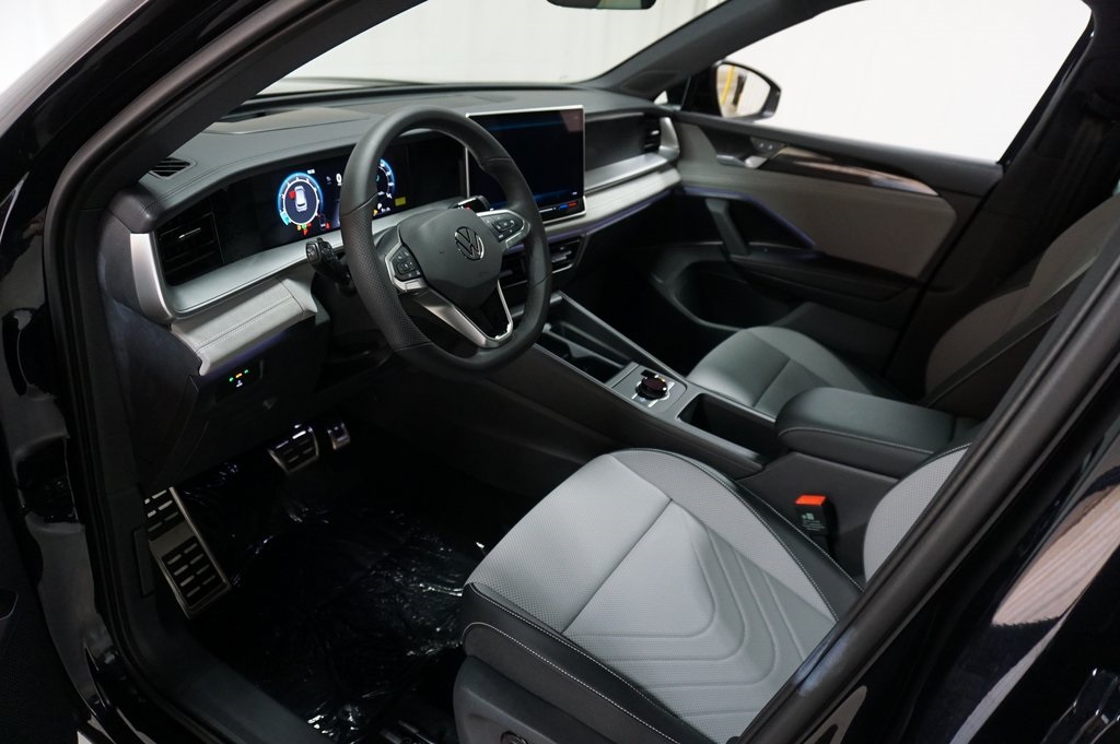 2025 Volkswagen Tiguan SE R-Line Black photo 8