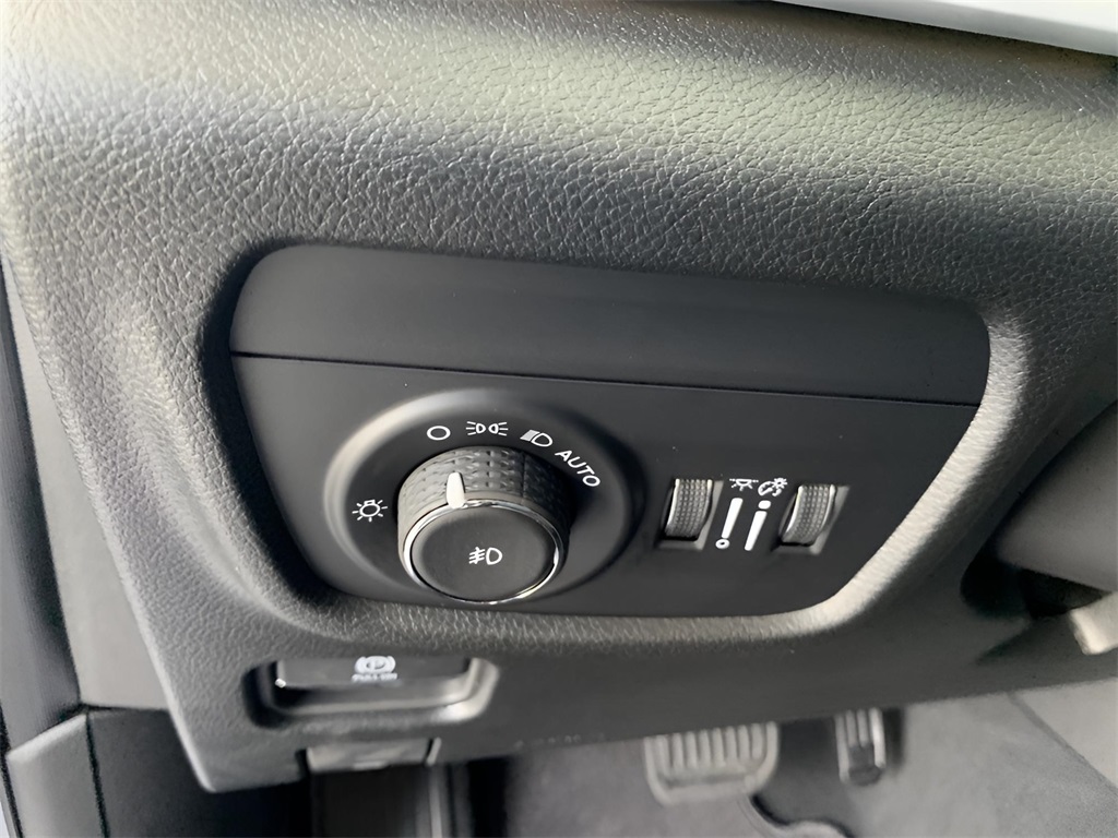 2025 Jeep Grand Cherokee Limited photo 27