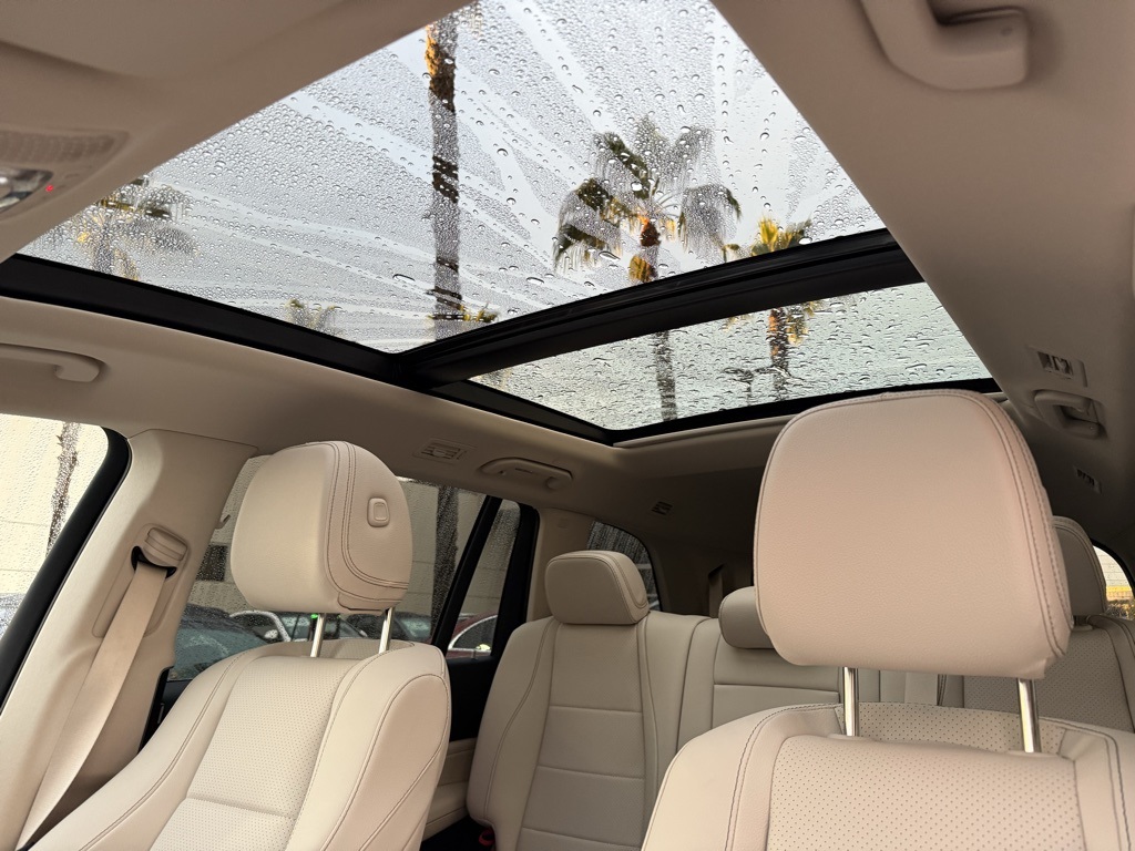 2025 Mercedes Benz GLS 450 4MATIC photo 2
