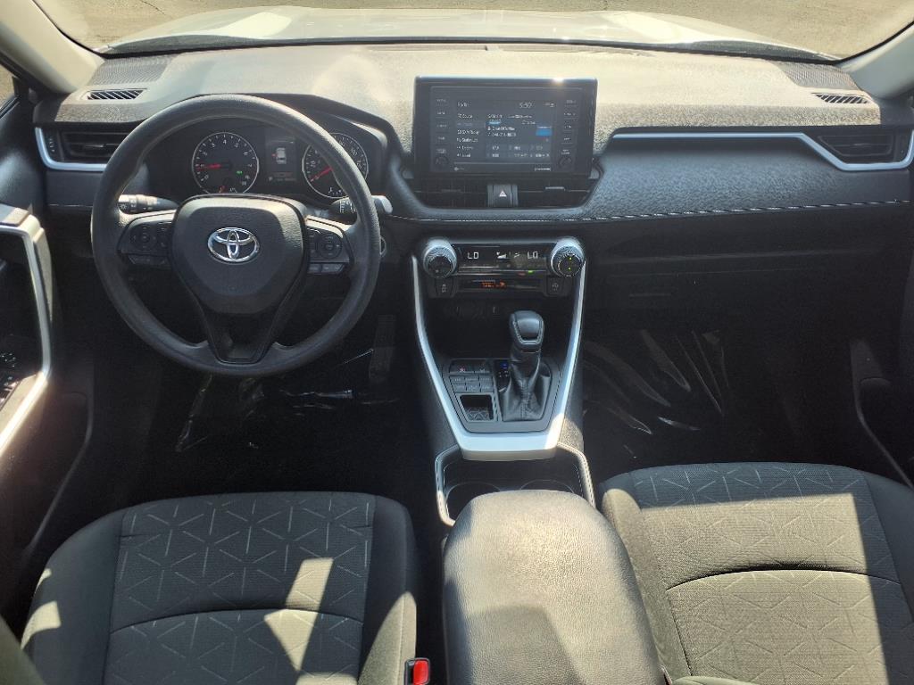 2021 Toyota RAV4 XLE photo 4