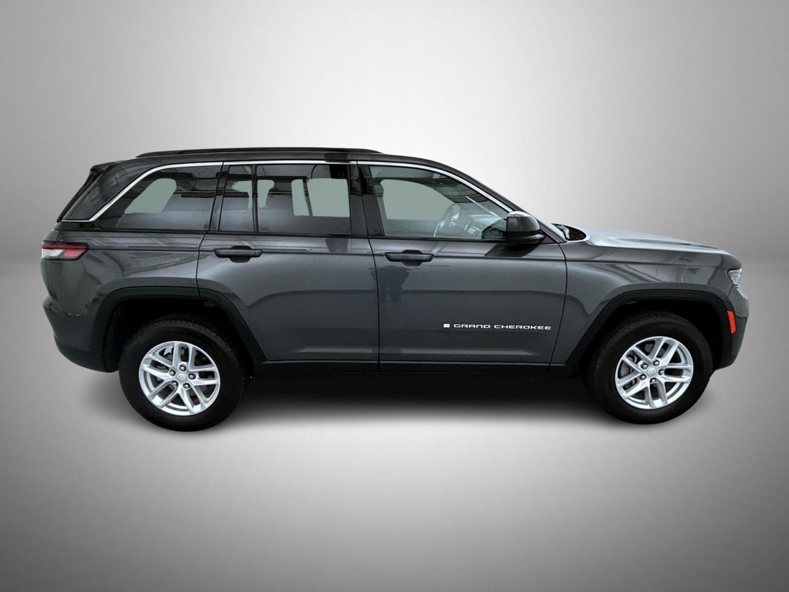 2024 Jeep Grand Cherokee Laredo photo 3