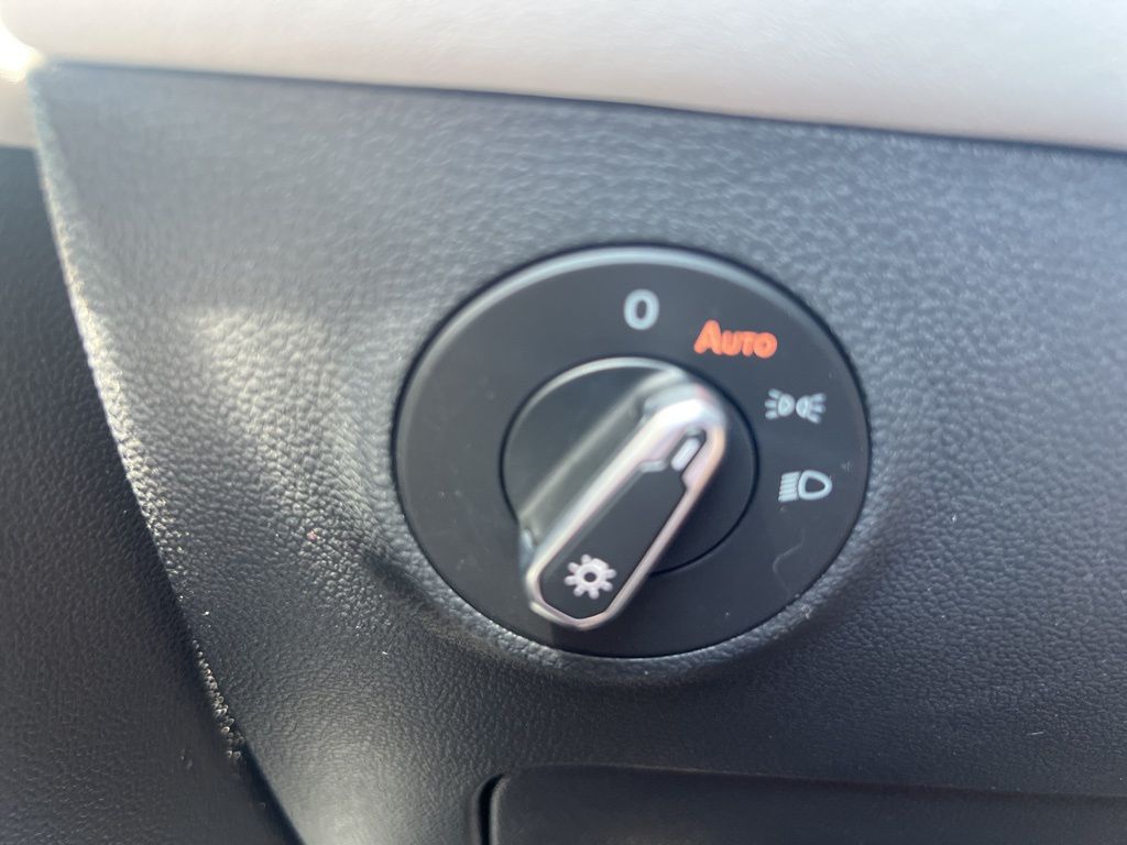 2025 Volkswagen Taos SE photo 19