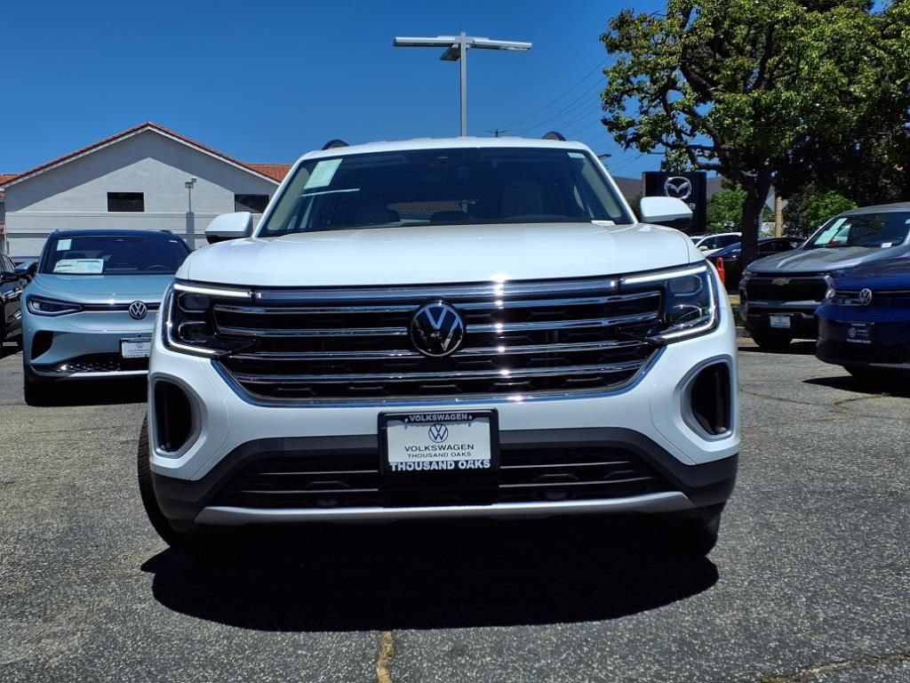 2025 Volkswagen Atlas SE photo 2