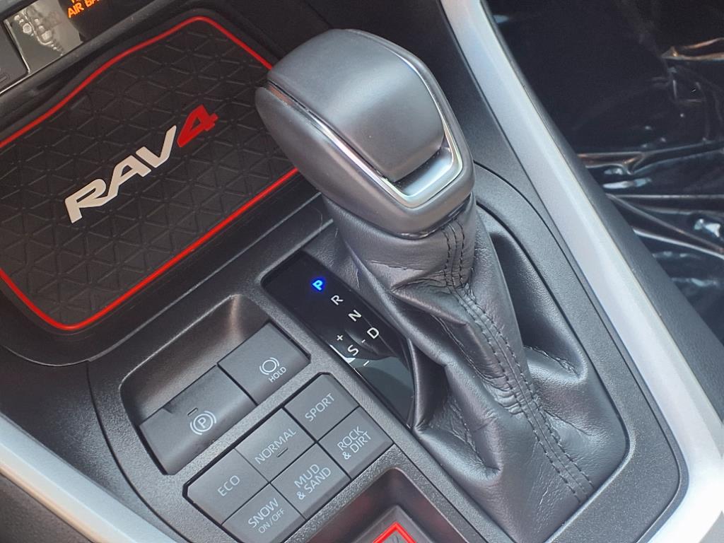 2023 Toyota RAV4 XLE Premium photo 14