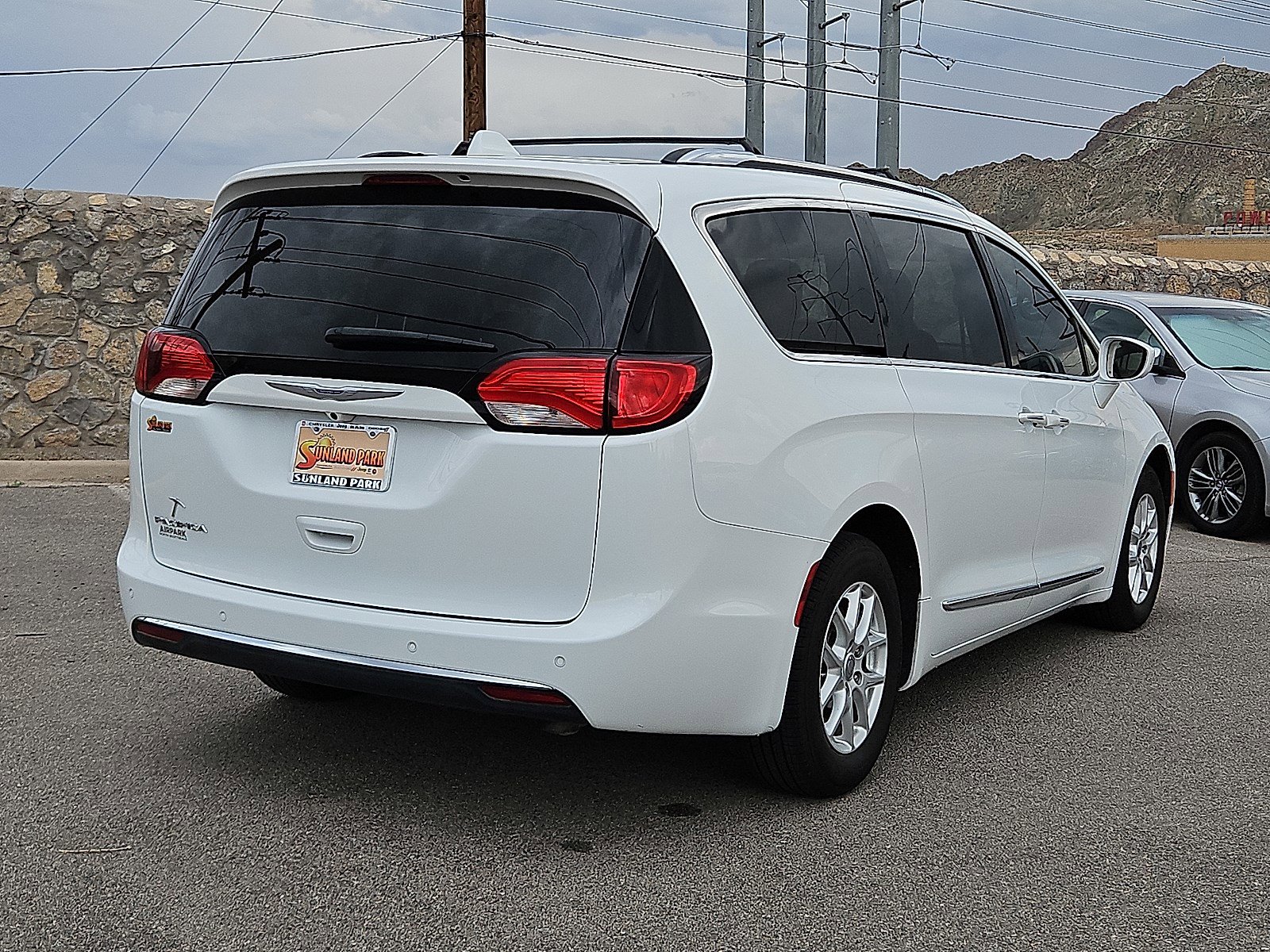 2020 Chrysler Pacifica Touring L photo 4
