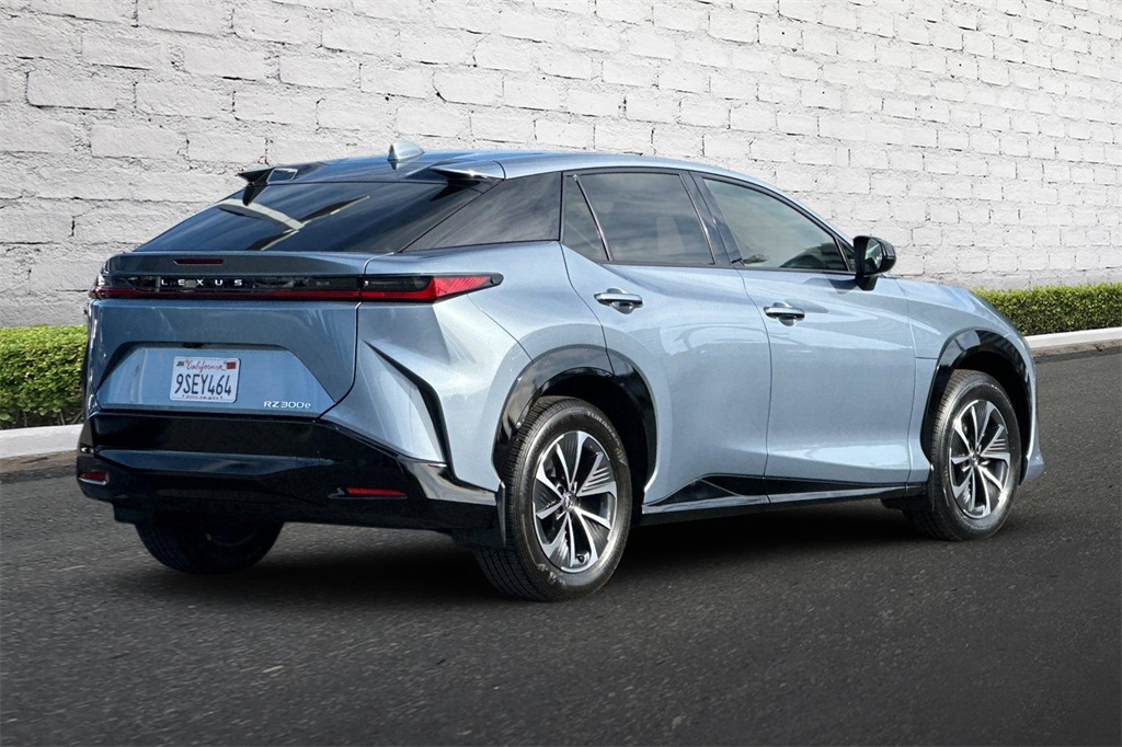 2025 Lexus RZ 300e photo 4