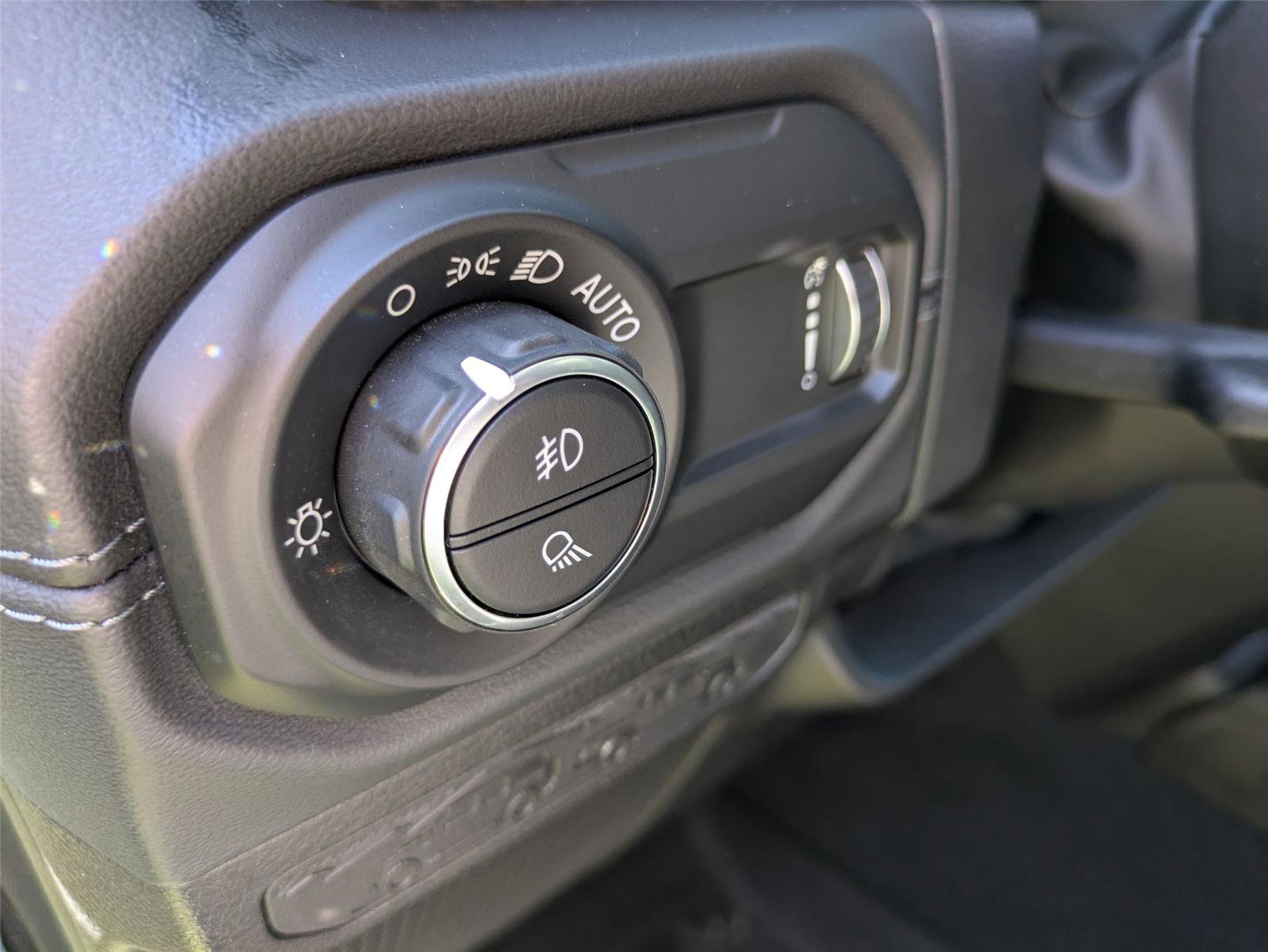 2024 Jeep Gladiator Rubicon photo 14