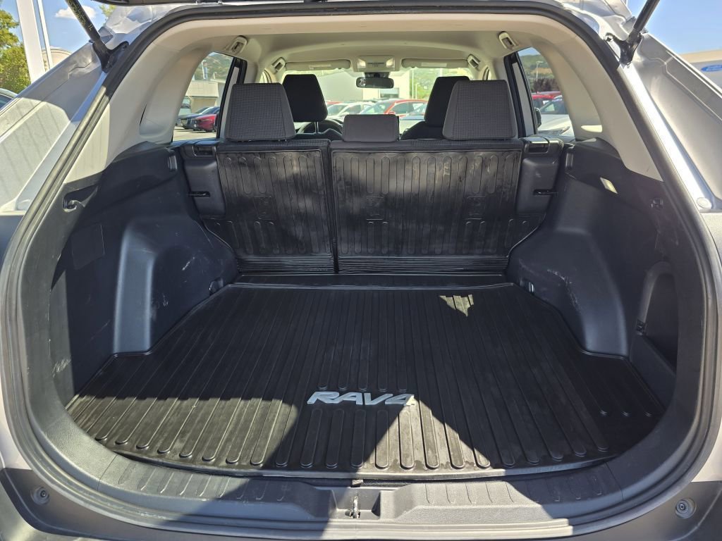 2022 Toyota RAV4 Hybrid LE photo 22