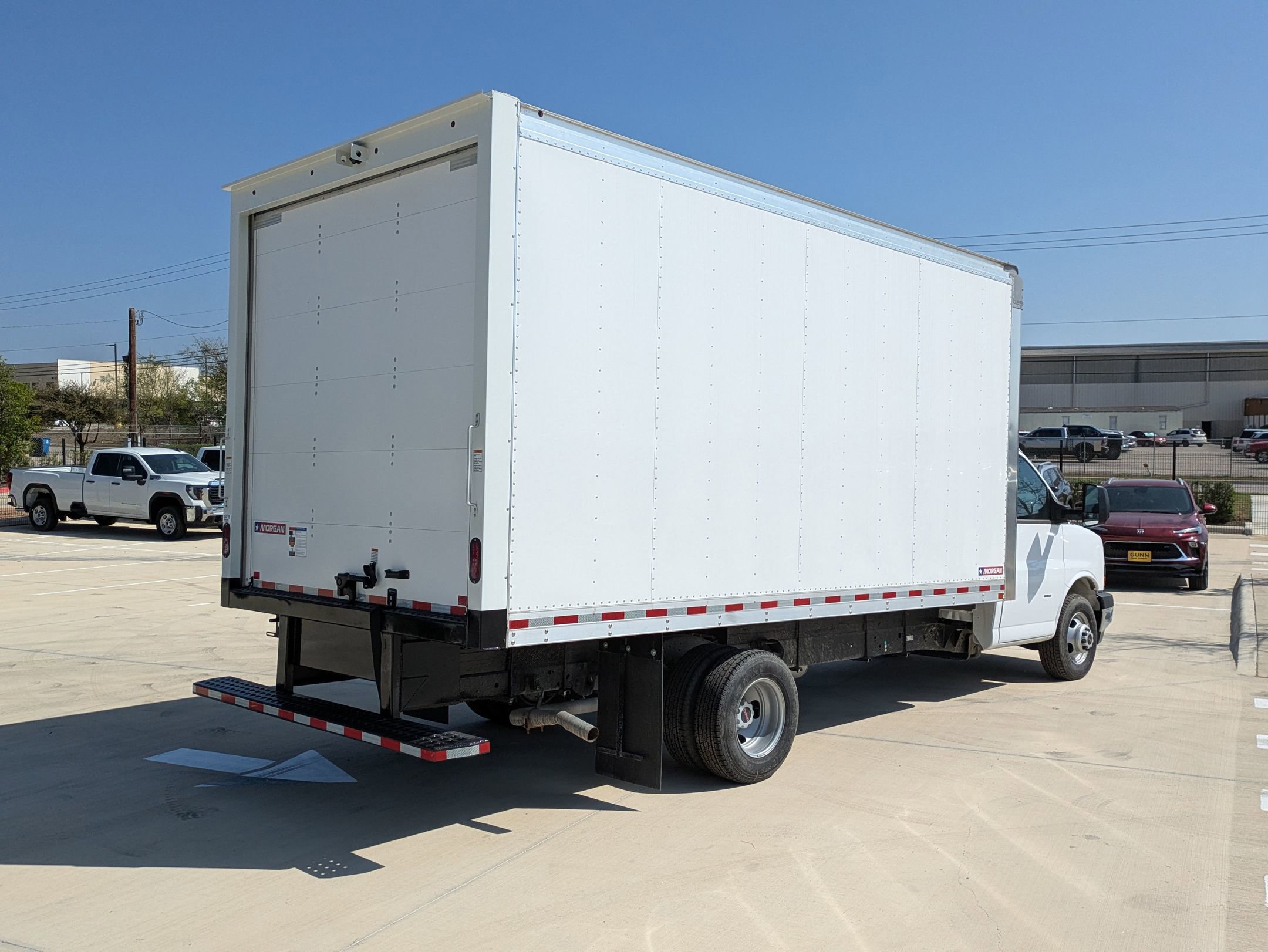 2024 Gmc Savana Cutaway 3500 photo 3