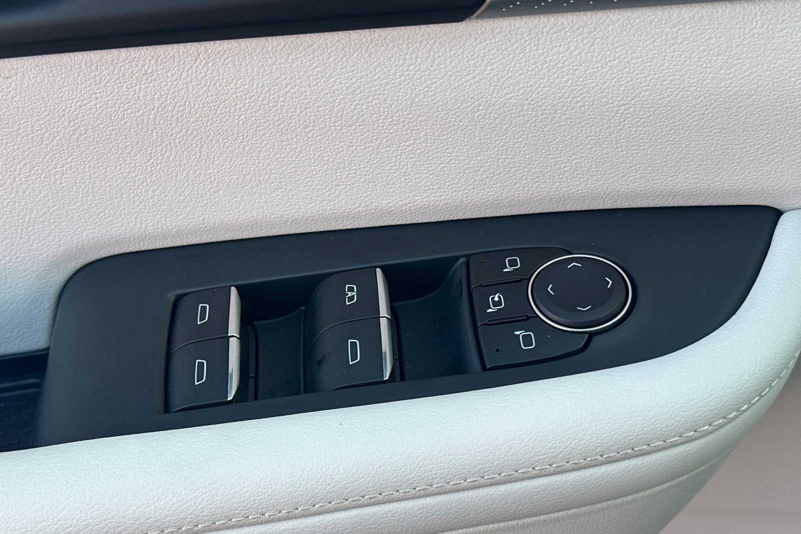 2025 Buick Enclave Avenir photo 13