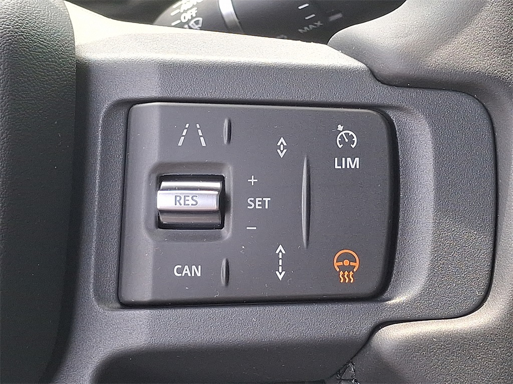 2025 Land Rover Defender 110 S photo 13