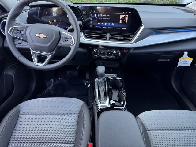 2025 Chevrolet Trax LT photo 15