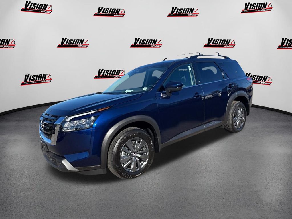 2025 Nissan Pathfinder SV's photo