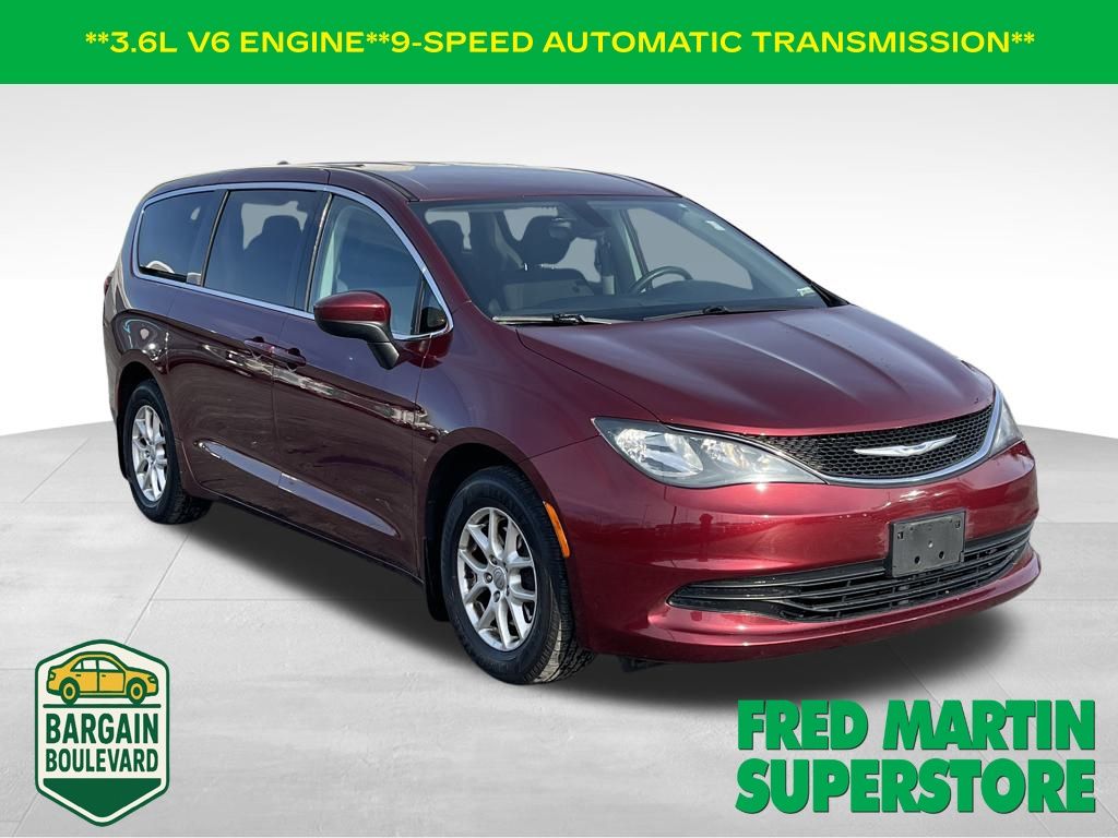2017 Chrysler Pacifica Touring's photo