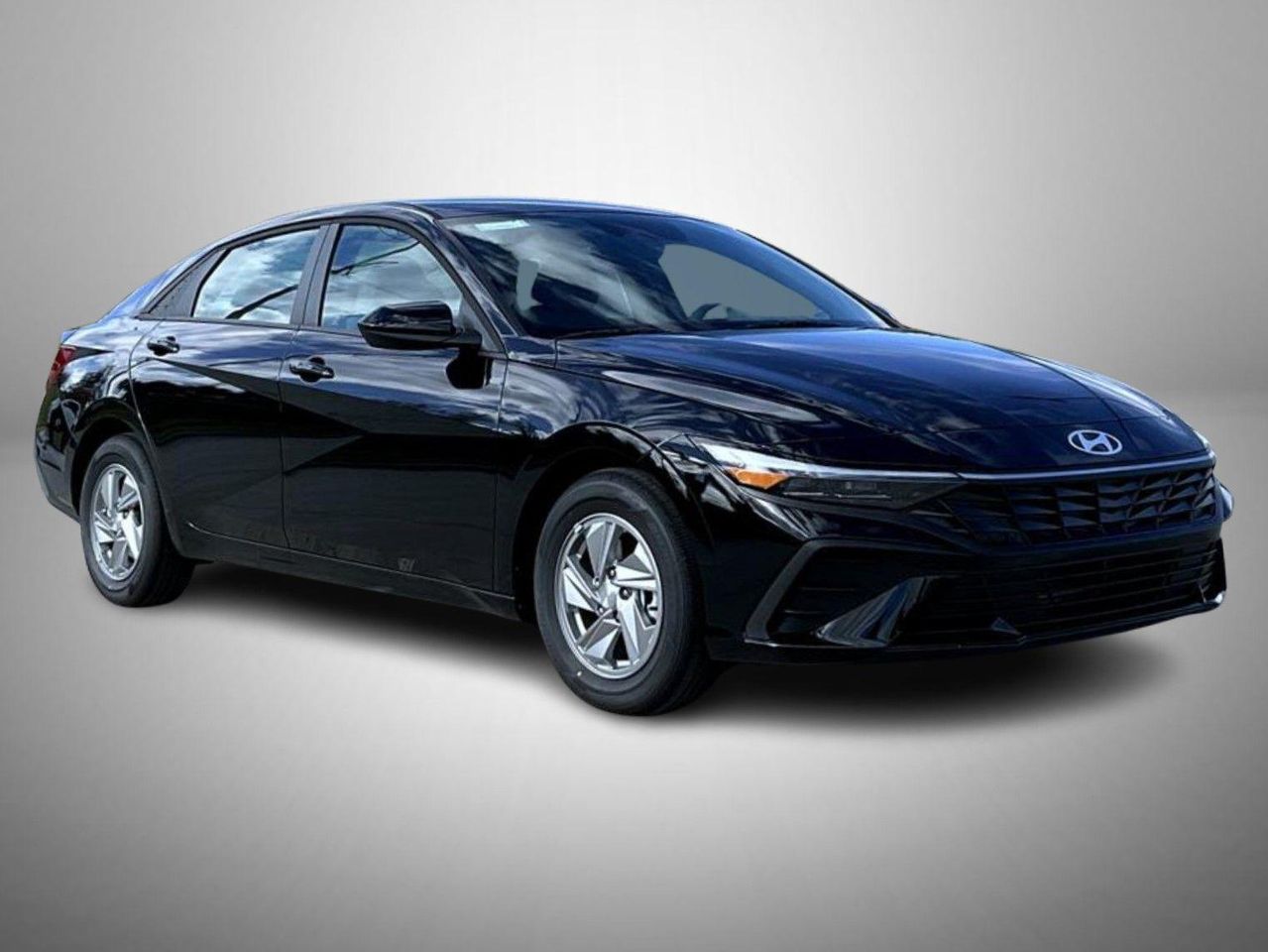 2025 Hyundai Elantra SE photo 3