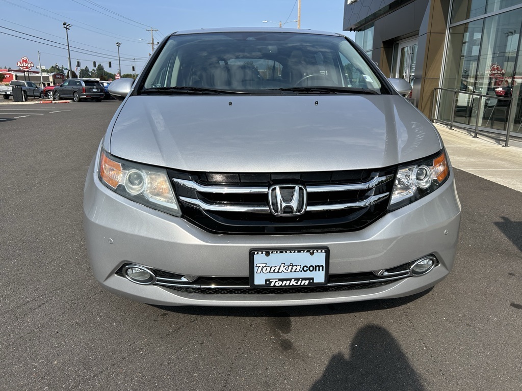 2015 Honda Odyssey Touring photo 3