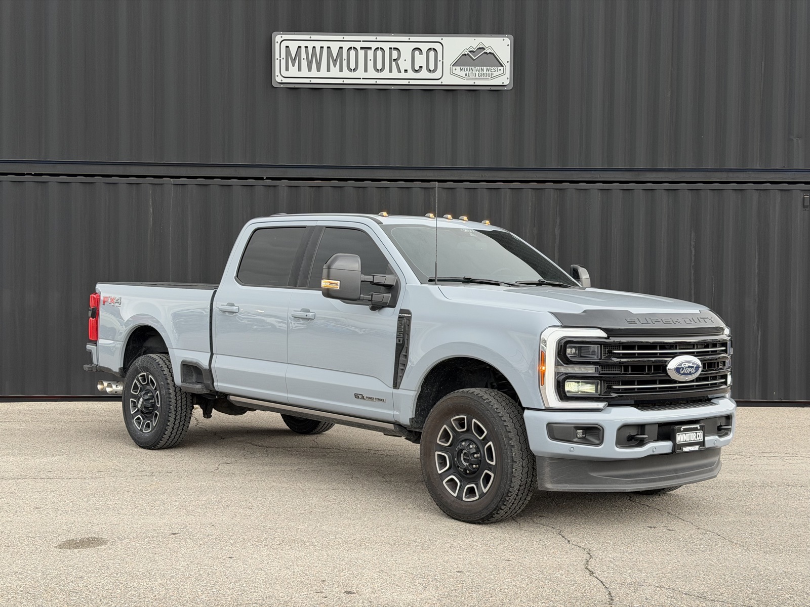 2025 Ford F-350 Super Duty Platinum's photo